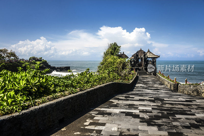 Tanah Lot寺庙，巴厘岛，印度尼西亚宽角视图